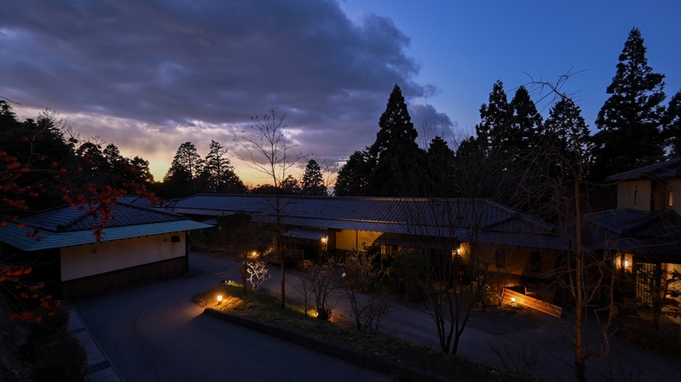 【料理長厳選・量よりも質！】お客様のご要望にお応え♪地産地消の会席料理☆目の前で揚げる天麩羅も！